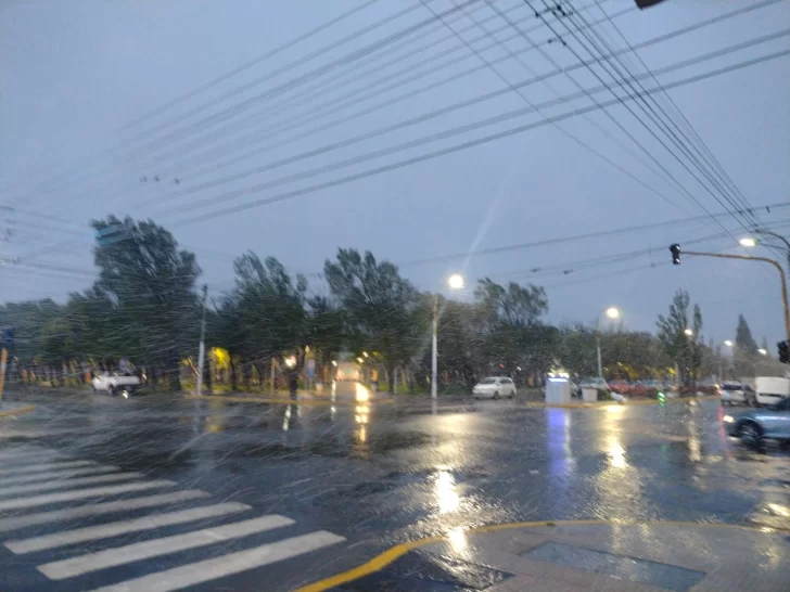 Un temporal de lluvia, nieve y viento azota Río Gallegos