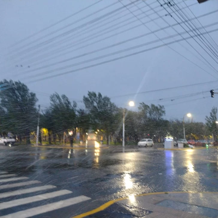 Un temporal de lluvia, nieve y viento azota Río Gallegos