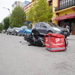 En Río Gallegos: una camioneta atropelló a un delivery en moto y se dio a la fuga