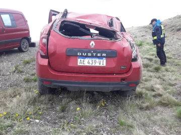 Perdió el control de su camioneta y terminó volcando en la Cuenca Carbonífera