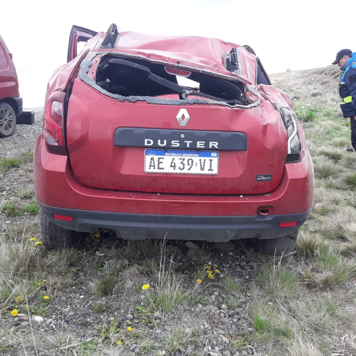 Perdió el control de su camioneta y terminó volcando en la Cuenca Carbonífera