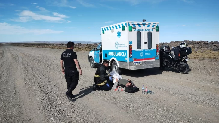 Motociclista sufrió fuerte vuelco a pocos kilómetros de Tres Lagos