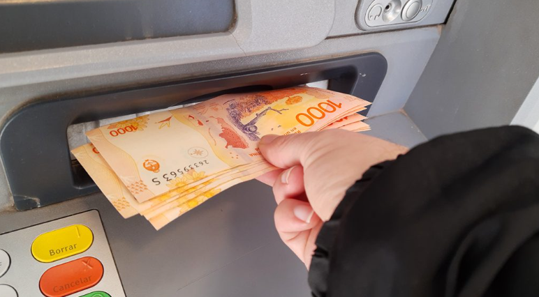 Qué hacer si te depositan dinero por error: pasos, riesgos legales y el caso de una sanjuanina que estuvo presa
