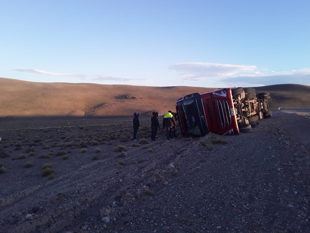 camion-volco-en-la-ruta-439-2-728x546