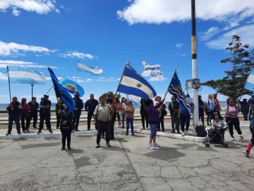 Los caletenses dijeron presente en el desfile cívico-militar por el 123° aniversario de la ciudad