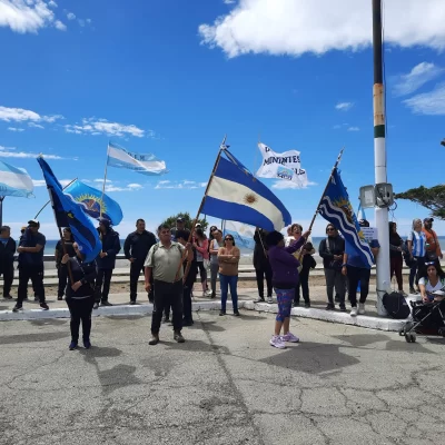 Los caletenses dijeron presente en el desfile cívico-militar por el 123° aniversario de la ciudad