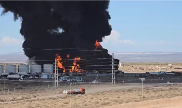 Impresionante incendio en planta de residuos petroleros de Vaca Muerta