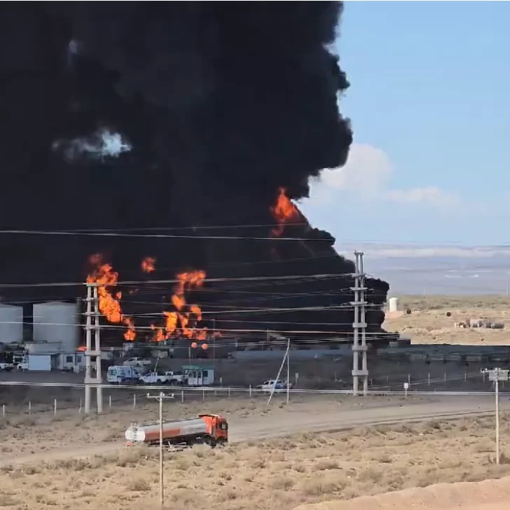 Impresionante incendio en planta de residuos petroleros de Vaca Muerta