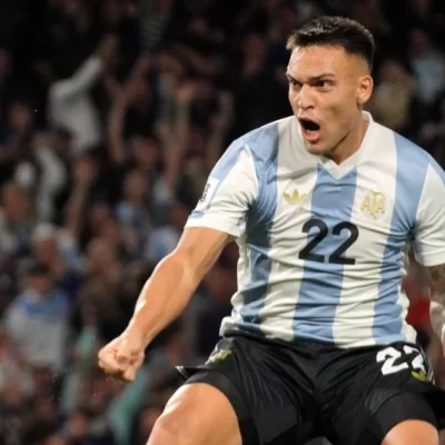 Con un golazo de Lautaro Martínez, Argentina le ganó a Perú y finalizó como líder en las Eliminatorias Sudamericanas