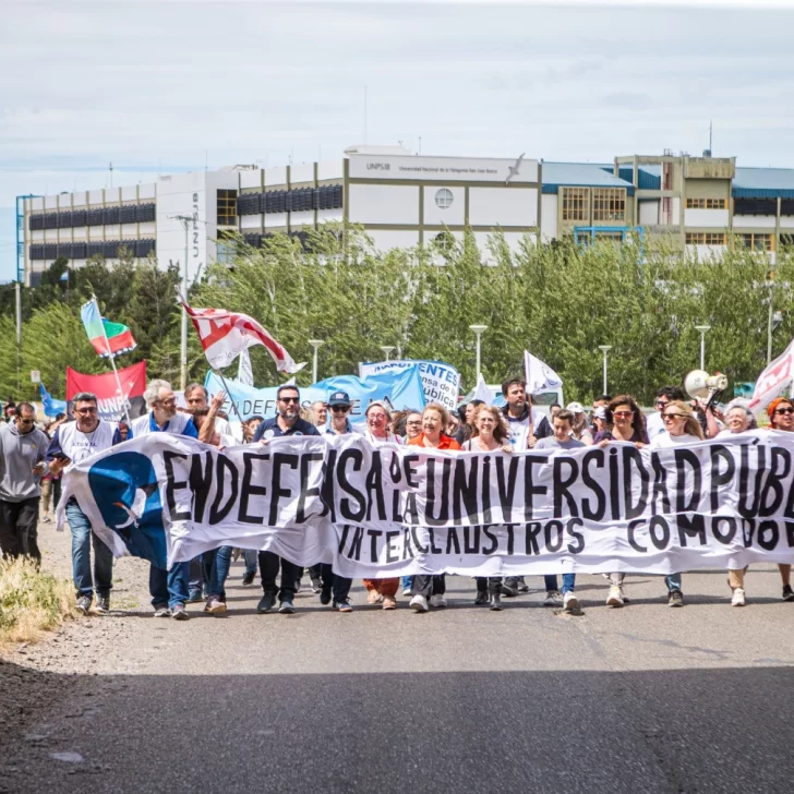 En Comodoro Rivadavia y el país: la universidad volvió a marchar por su presupuesto