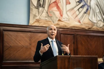 Premiaron al juez Ricardo Lorenzetti con la medalla de honor de la World Jurist Association en el Congreso Argentino Ambiental