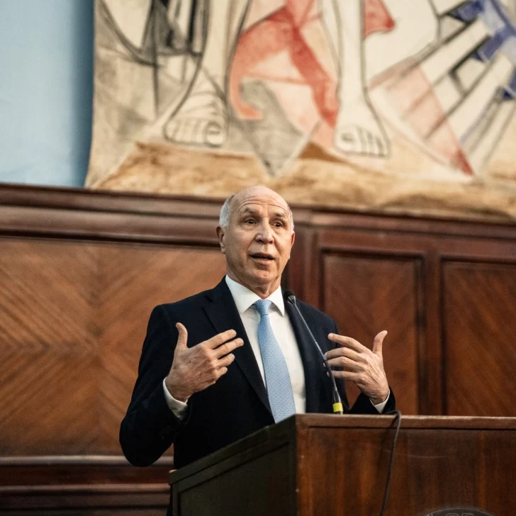 Premiaron al juez Ricardo Lorenzetti con la medalla de honor de la World Jurist Association en el Congreso Argentino Ambiental