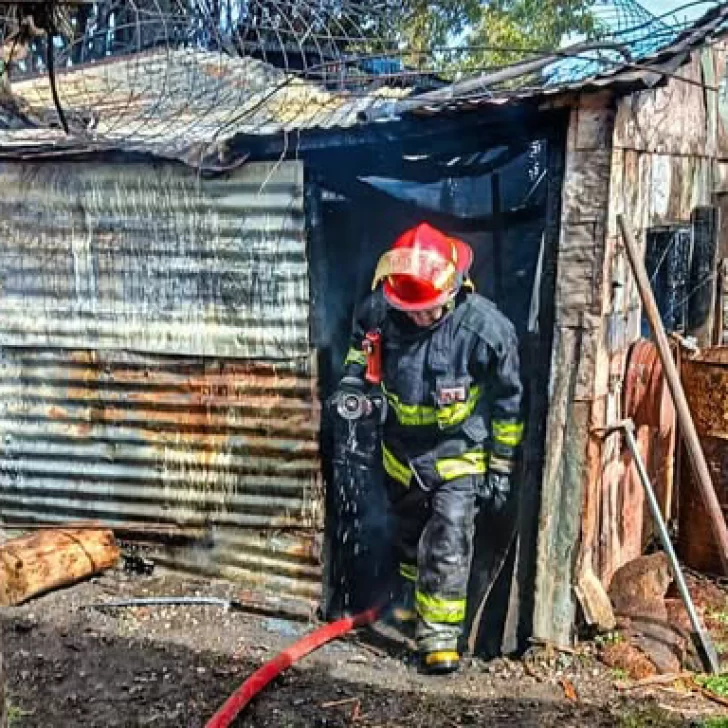 Bomberos controlaron un principio de incendio en un depósito de 28 de Noviembre