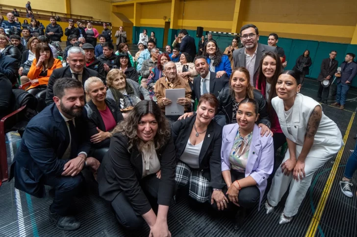 ACTO-139-ANIVERSARIO-JUAN-BARRIOS-PREMIO-VILLARINO-2024-2-728x485