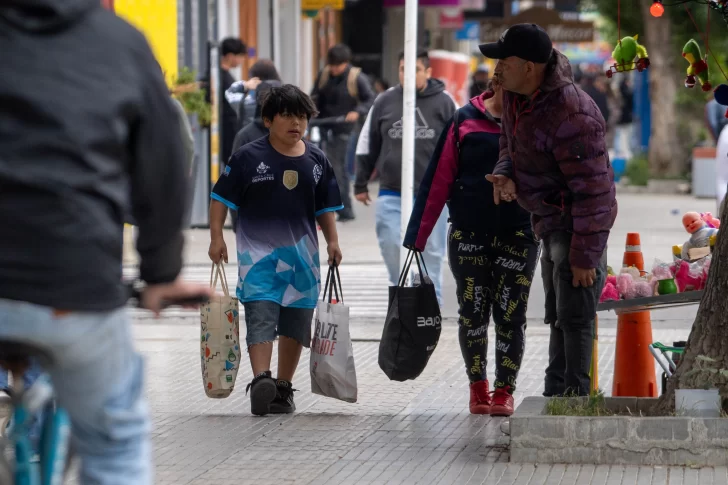 Comercios en Río Gallegos: repunte por aguinaldos, pero con menos ventas que en 2023