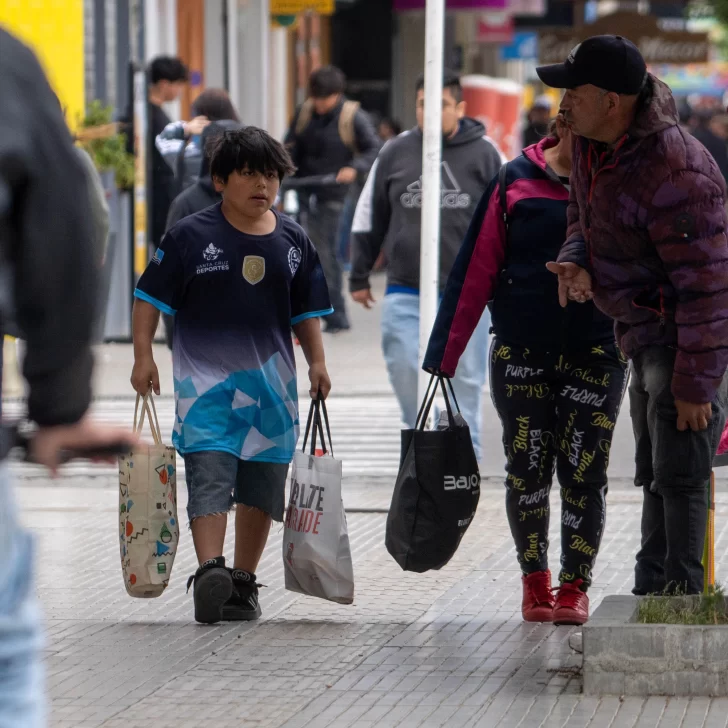 Comercios en Río Gallegos: repunte por aguinaldos, pero con menos ventas que en 2023