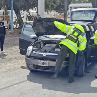 Circulaban a alta velocidad y les encontraron cocaína dentro de una mochila