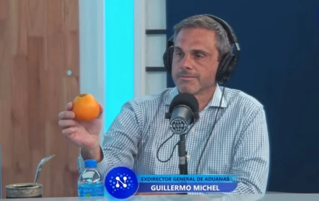 El ex director de Aduana ejemplificó la situación del trabajador argentino con una Manaos y una naranja importada de Egipto