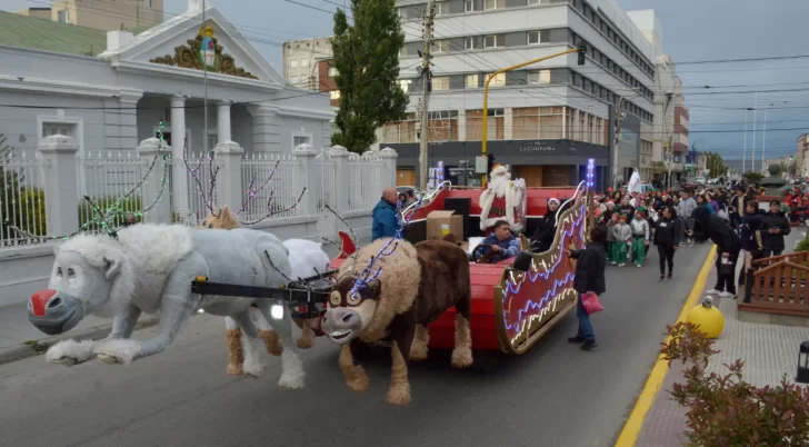 Papá Noel recorrerá este domingo y lunes los barrios de Río Gallegos: horarios y por dónde pasará