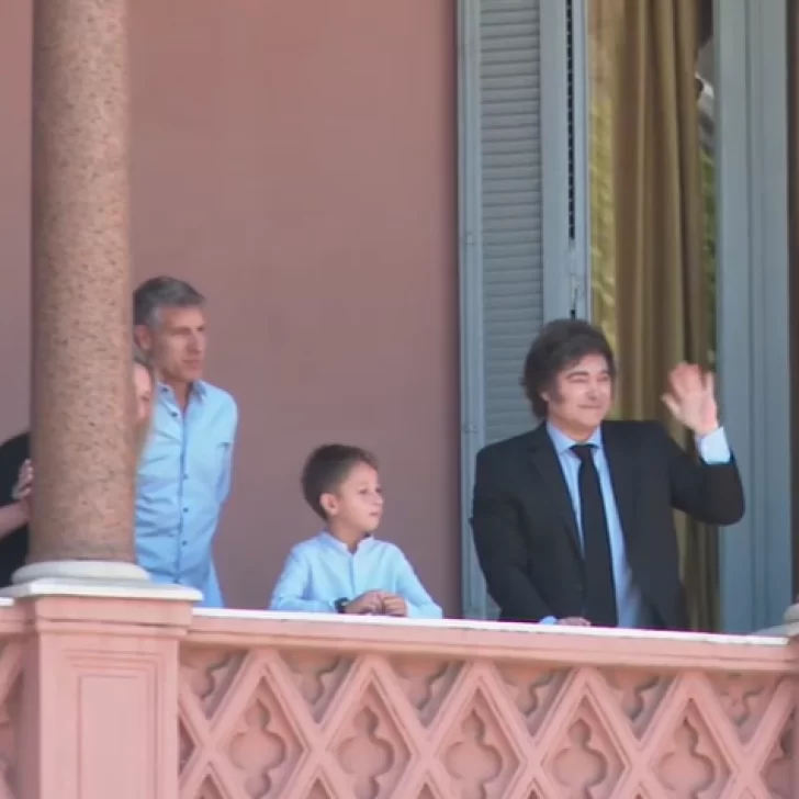 Martín Palermo visitó a Javier Milei y salió a saludar al balcón de la Casa Rosada: ¿gesto simbólico o movida política?