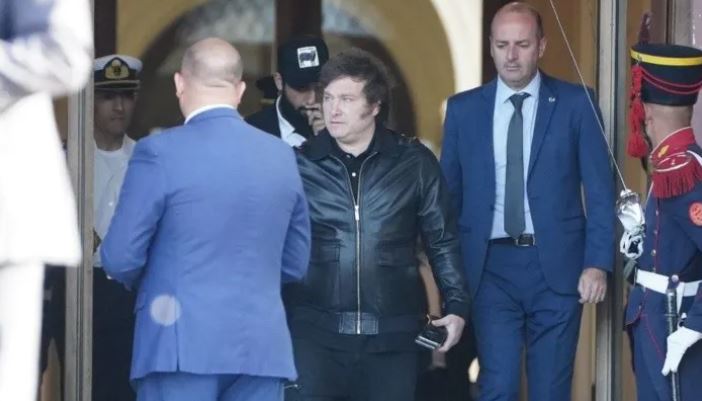 La CGT criticó el salario mínimo que fijó Javier Milei: “Decide a favor de empresarios y contra los trabajadores”