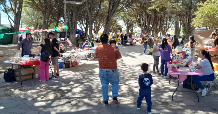 Caleta Olivia volvió a disfrutar de un “paseo navideño” de emprendedores