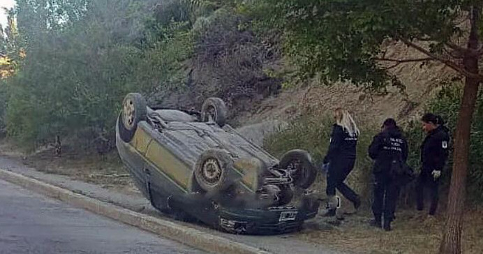 Pudo haber sido una tragedia: perdieron el control del auto, volcaron y se lo secuestraron