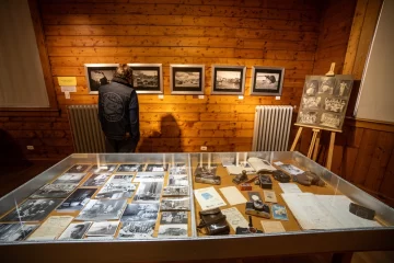 Último día para visitar “Herencia”, la muestra de Fotografía Roil: “La gente se conmueve porque son imágenes de la historia de Río Gallegos”