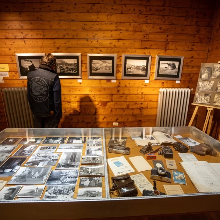 Último día para visitar “Herencia”, la muestra de Fotografía Roil: “La gente se conmueve porque son imágenes de la historia de Río Gallegos”