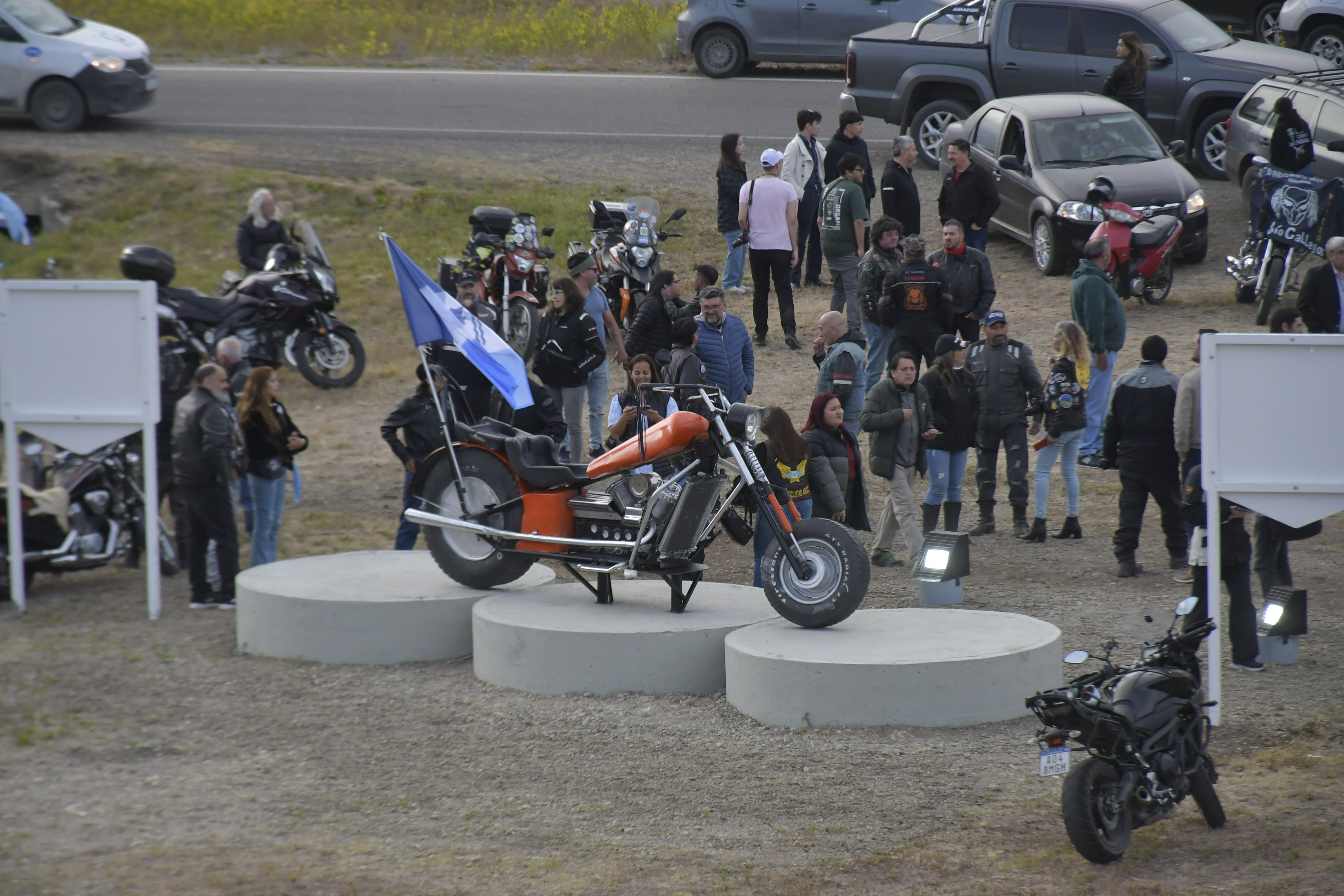 MONUMENTO-A-LOS-MOTOCICLISTAS-Y-VIAJEROS-RGL-13-728x485