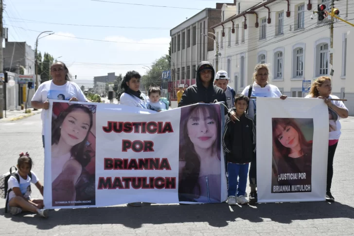 A un año de la muerte de Brianna Matulich, su familia pidió justicia en el último izamiento dominical de 2024: “Nos duele mucho su ausencia”