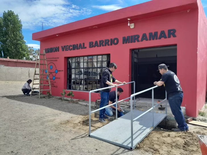 La Fundación Flota Amarilla colocó un rampa en el acceso de la Junta Vecinal del Barrio Miramar