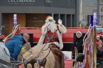 ¡Mirá todas las fotos!: Así fue el desfile navideño de autos en Río Gallegos