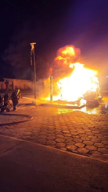 Dos jóvenes de 18 años fueron detenidos luego de incendiar un eco punto de Pico Truncado