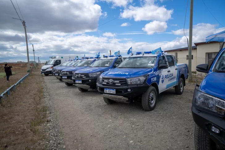 40 camionetas, 3 drones y equipos informáticos: el Gobierno entregó equipamiento a las fuerzas de seguridad