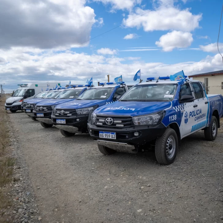 40 camionetas, 3 drones y equipos informáticos: el Gobierno entregó equipamiento a las fuerzas de seguridad