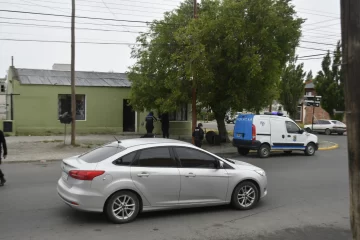 ¿Ajuste de cuentas en Río Gallegos?: Le balearon la casa a un vecino y un proyectil terminó rozándolo ¿Ajuste de cuentas en Río Gallegos?: Le balearon la casa a un vecino y un proyectil terminó rozándolo