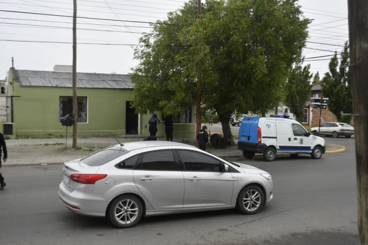 ¿Ajuste de cuentas en Río Gallegos?: Le balearon la casa a un vecino y un proyectil terminó rozándolo