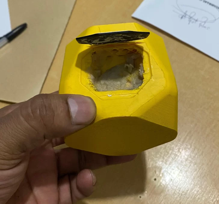 Quiso pasarle droga a su hermano detenido por violación dentro de un mate