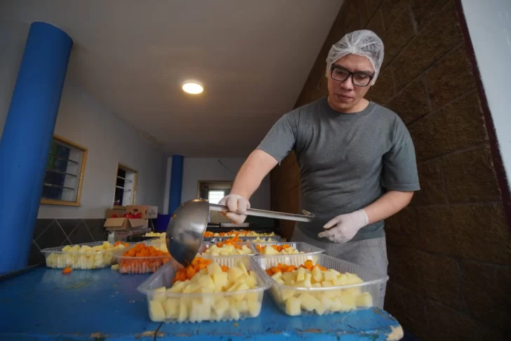 Río Gallegos vivió una Navidad solidaria: más de 300 vecinos compartieron una cena comunitaria
