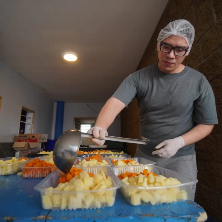 Río Gallegos vivió una Navidad solidaria: más de 300 vecinos compartieron una cena comunitaria