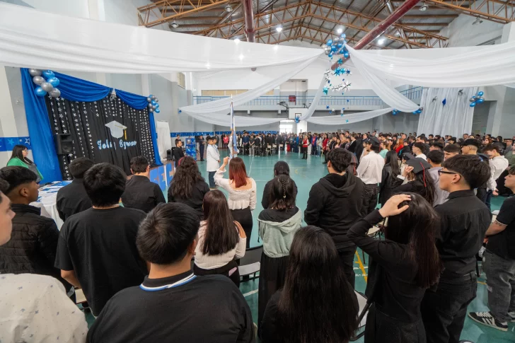 Emotivo acto de egreso de los estudiantes del Secundario N° 19 “Cincuentenario de LU12”