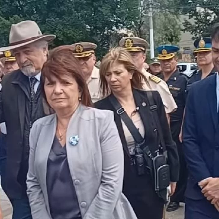 Polémica en Chubut: la banda de la Policía despidió a Bullrich con “Quién se ha tomado todo el vino”