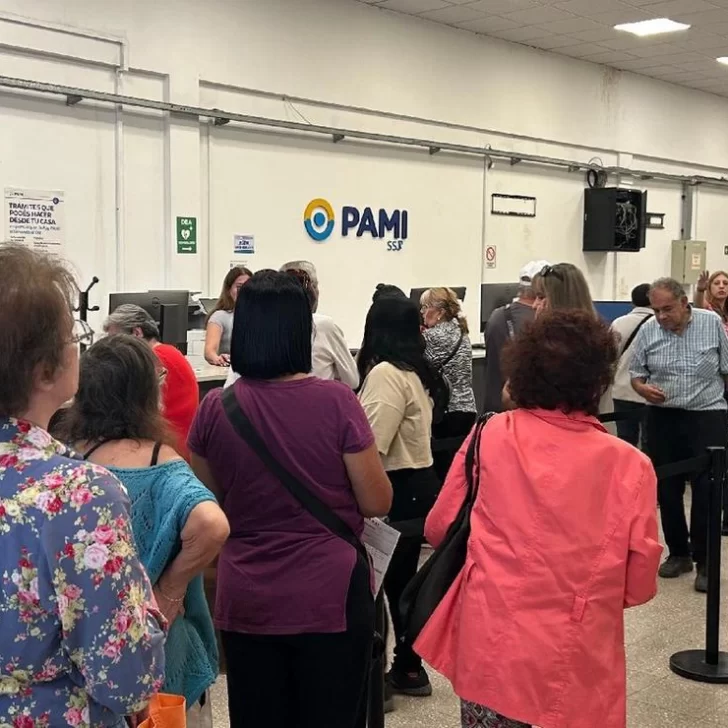 Conmoción en el Pami Córdoba: un jubilado intentó prenderse fuego por la falta de medicamentos