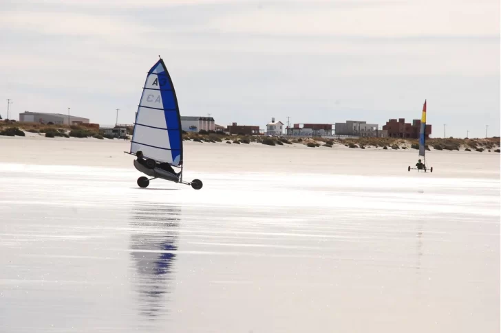 playas-doradas-cerca-de-punta-colorada-1-728x485