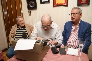 Crónica del día que Di Sandro “tecleó” su última frase en la máquina de escribir Crónica del día que Di Sandro “tecleó” su última frase en la máquina de escribir