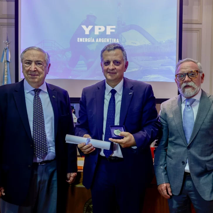 El presidente de YPF, Horacio Marín, fue reconocido por su labor como ingeniero en el país