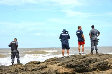 Punta del Este: continúa la búsqueda del argentino que desapareció tras meterse al mar rescatar a una amiga