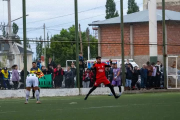 Golpe a golpe y penal a penal: la CAI dejó al Boxing sin final