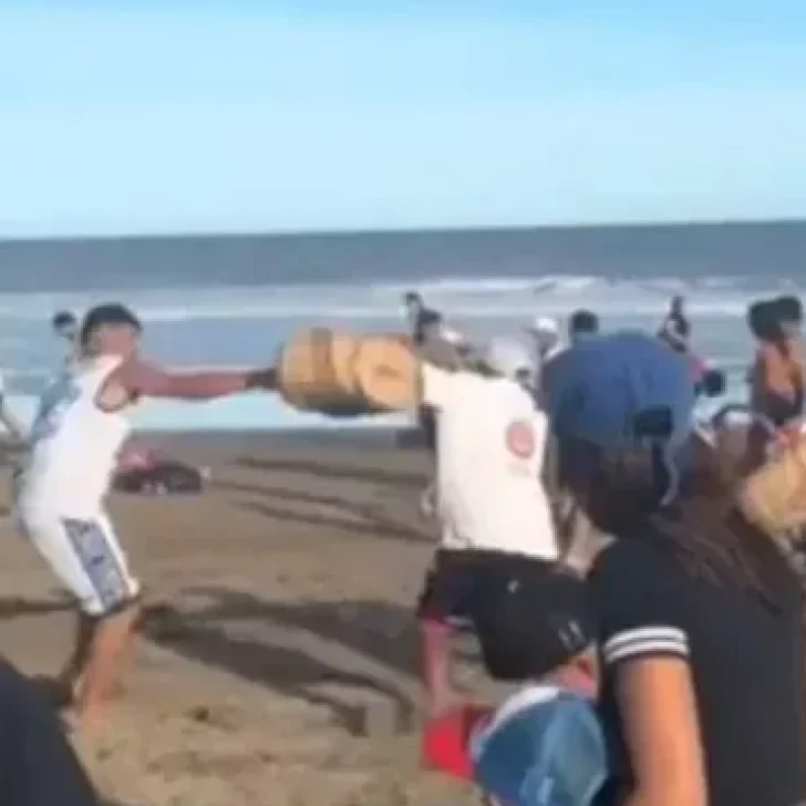 Churros vs. Chipá: vendedores ambulantes se pelearon a los canastazos en plena playa y con niños alrededor Churros vs. Chipá: vendedores ambulantes se pelearon a los canastazos en plena playa y con niños alrededor